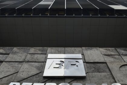 petrobras-compra-42,5%-de-bloco-de-exploracao-de-petroleo-na-namibia