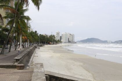 carnaval:-bombeiros-salvam-348-vitimas-de-afogamento-no-litoral-de-sp