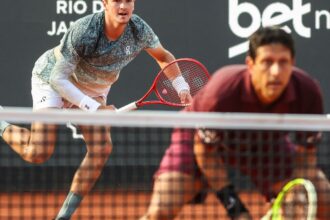 joao-fonseca-e-marcelo-melo-avancam-para-semifinal-do-rio-open