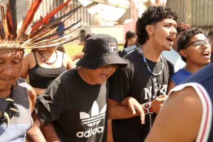 santarem:-indigenas-protestam-contra-desestatizacao-de-hidrovias