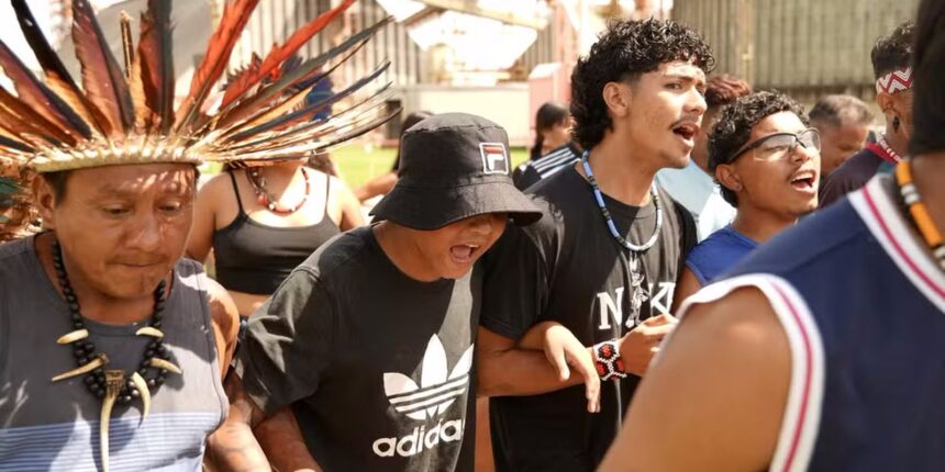 santarem:-indigenas-protestam-contra-desestatizacao-de-hidrovias