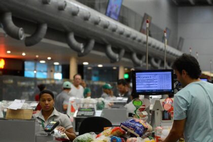 governo-adia-por-90-dias-regra-sobre-trabalho-no-comercio-em-feriados