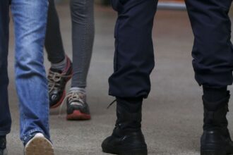 alunos-de-escola-no-df-sao-punidos-com-flexao-e-pms-sao-afastados