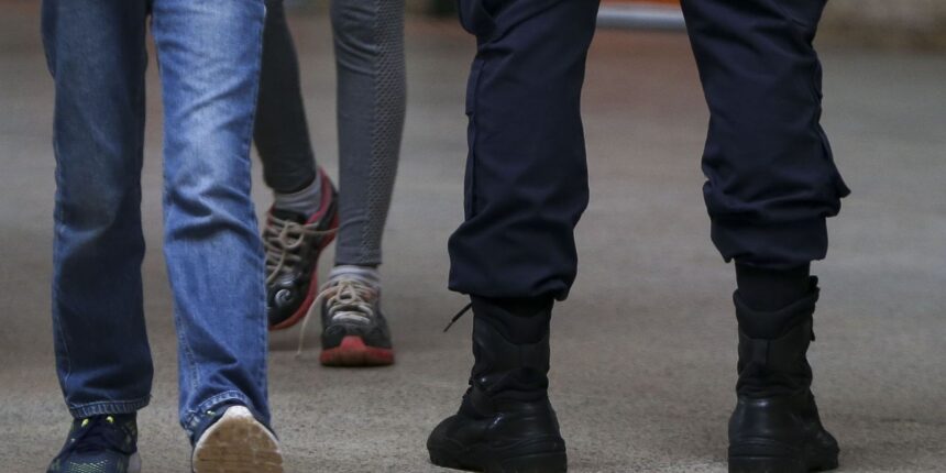 alunos-de-escola-no-df-sao-punidos-com-flexao-e-pms-sao-afastados