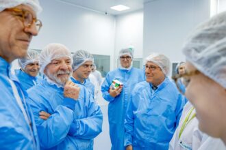 lula-visita-fabrica-que-fornece-19-milhoes-de-produtos-ao-sus