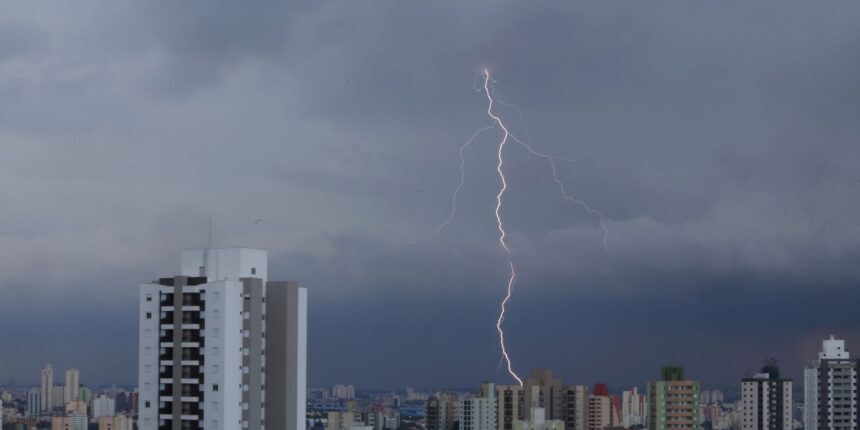 inmet-mantem-alerta-de-perigo-para-temporais-em-todo-o-pais