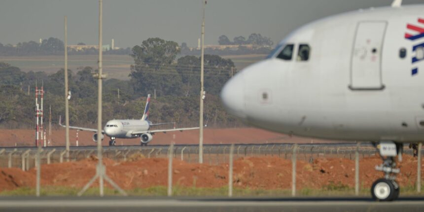 apos-ameaca-de-bomba,-voo-da-latam-de-brasilia-a-sao-paulo-e-adiado