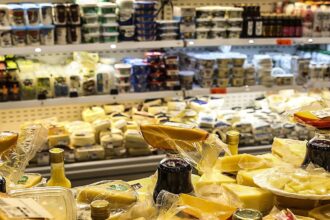 credito-e-emprego-explicam-vendas-no-comercio-em-patamar-recorde