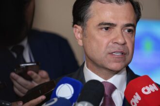 diretor-da-aneel-critica-enel-por-tentar-suspender-processo