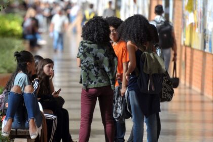 numero-de-alunos-de-ensino-superior-aumenta-em-2023-e-2024