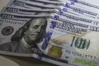 dolar-retoma-nivel-pre-guerra-e-bolsa-sobe-com-possivel-acordo-com-ira