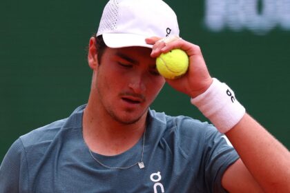 joao-fonseca-cai-nas-quartas-de-monaco-para-zverev,-numero-3-do-mundo