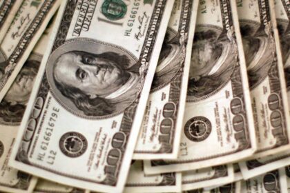 dolar-cai-para-r$-5-e-bolsa-sobe-com-alivio-no-oriente-medio