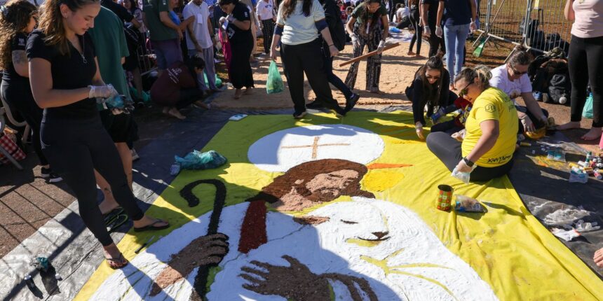 jovens-no-df-se-unem-por-tapetes-de-corpus-christie-jejum-de-telas