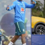 neymar-nao-viaja-com-selecao-para-cleveland;-segue-em-tratamento