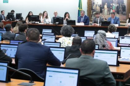 deputados-votam-reducao-da-maioridade-penal-em-comissao