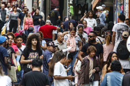 salarios-diminuem-pobreza-em-22-regioes-metropolitanas