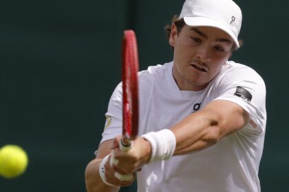 joao-fonseca-estreia-em-wimbledon-com-3-a-0-sobre-bautista-agut