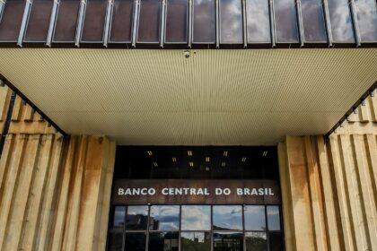 deficit-do-setor-publico-em-maio-foi-de-r$-56-bilhoes,-informa-bc