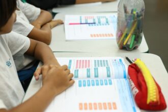 prazo-para-escolas-escolherem-livros-didaticos-para-2027-termina-hoje
